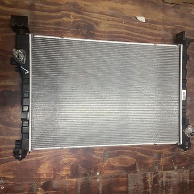 Maxus EV30 Serbatoio di acqua di plastica di alluminio Radiatore condensatore ASM OE C00122258 per l'impianto auto