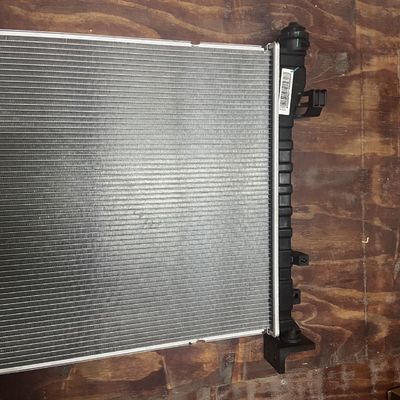 Maxus EV30 Serbatoio di acqua di plastica di alluminio Radiatore condensatore ASM OE C00122258 per l'impianto auto