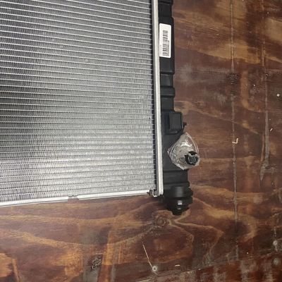 Maxus EV30 Serbatoio di acqua di plastica di alluminio Radiatore condensatore ASM OE C00122258 per l'impianto auto