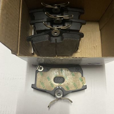Pad di frenatura posteriore ROEWE I6 e MG5 OE 10400936 per le esigenze del cliente